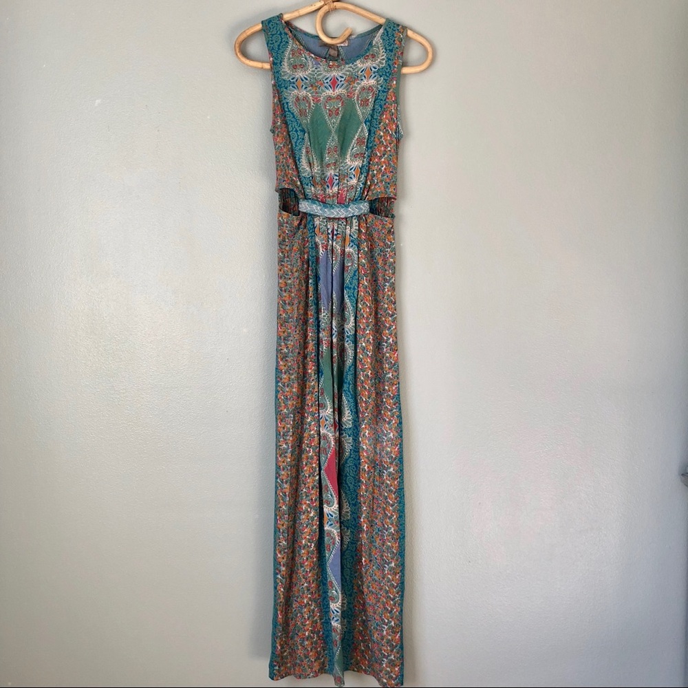 Gorgeous maxi w/ cut out sides • XS